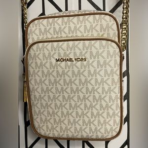 MICAEL KORS JET SET TRAVEL MEDIUM LOGO CROSSBODY BAG